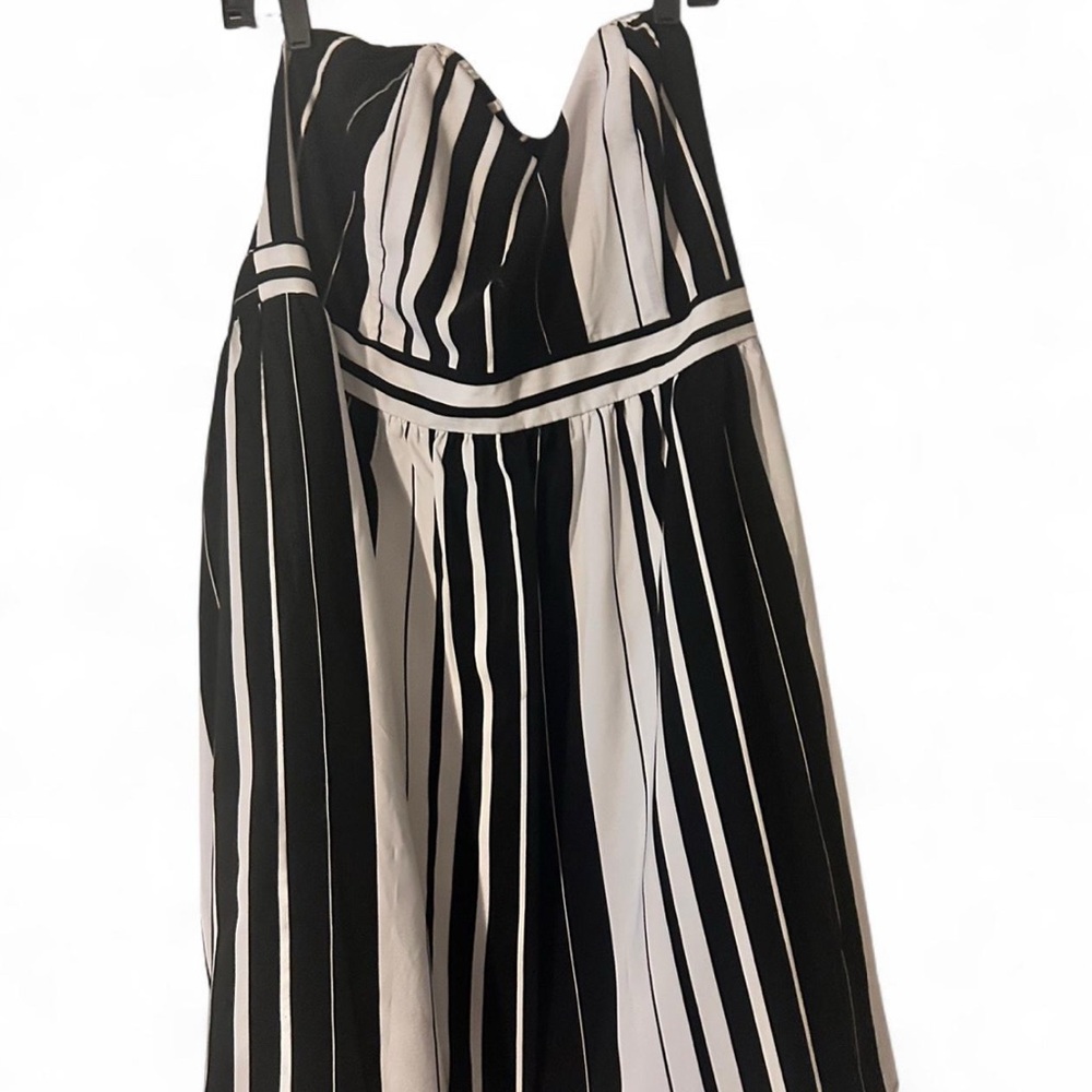 Elegant Black and White Strapless Dress